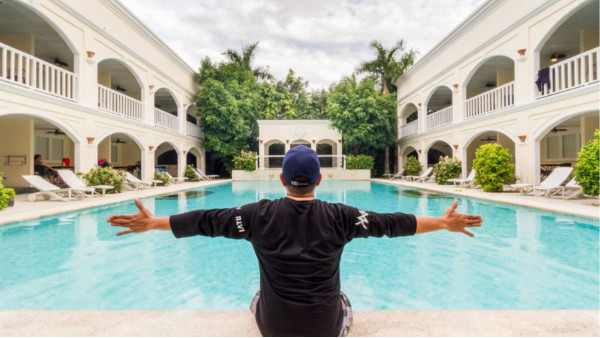 一個正規(guī)的游泳池需要那些設(shè)備啊？